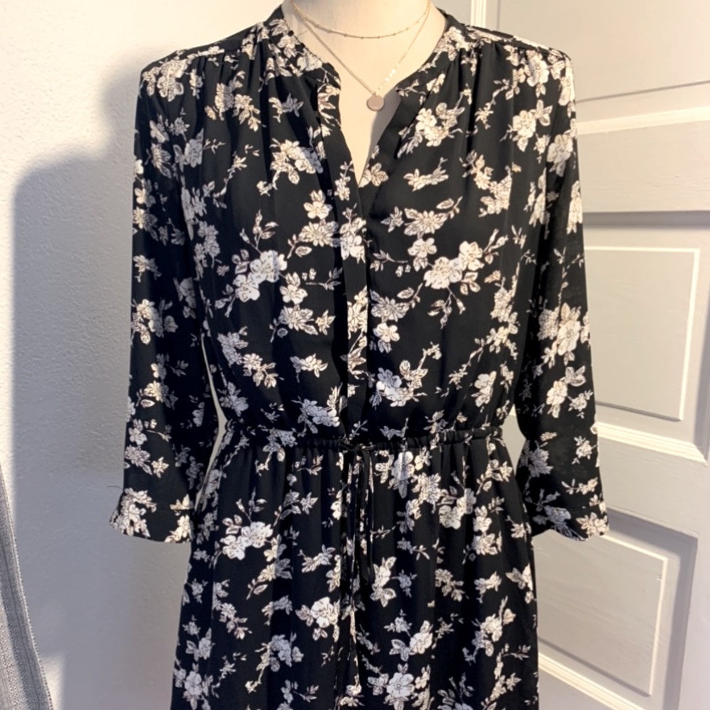 Black mid-sleeve floral dress